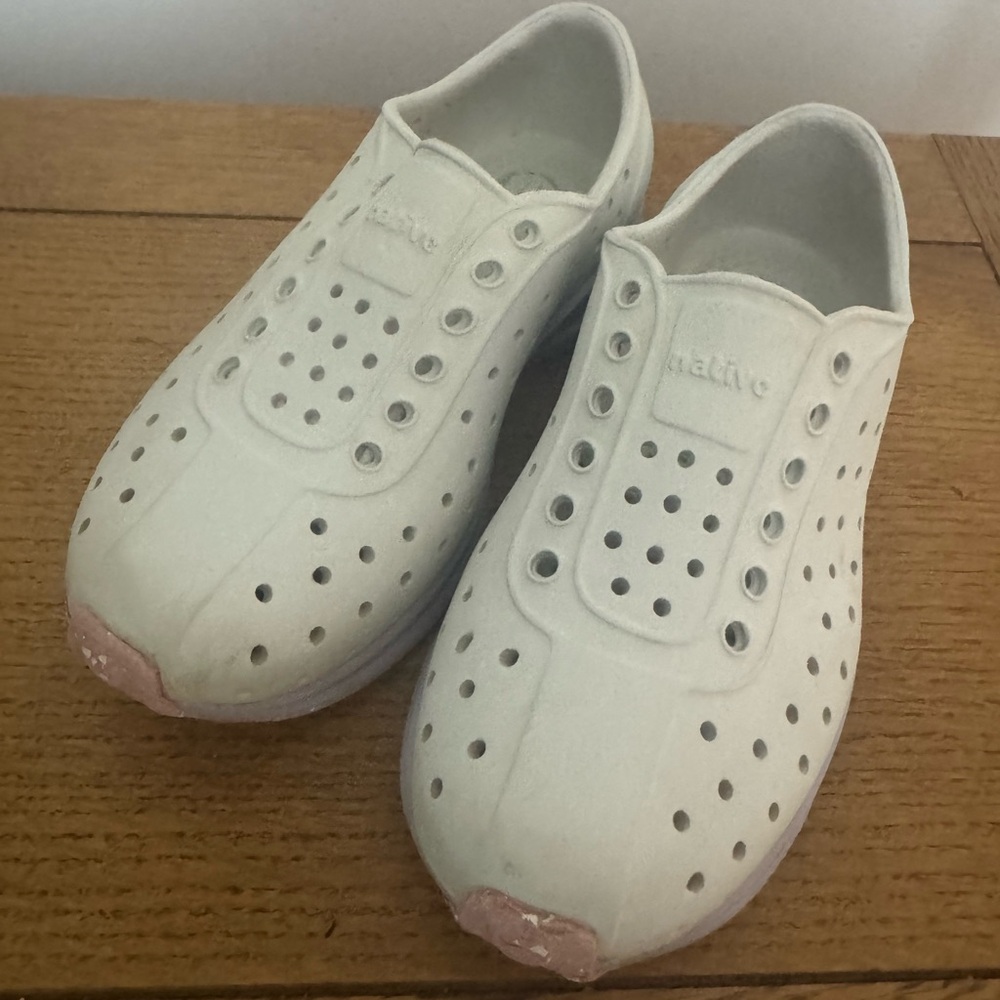 Sz11 Child - Native Cream Perforated Slip-Ons